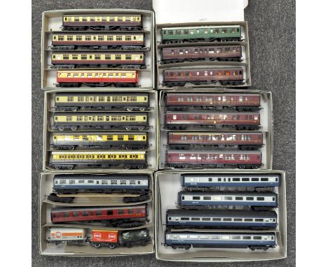 A group of 00 gauge carriages and sleeping cars, in LMS, GWR and other liveries,including examples from Triang and Lima (18)