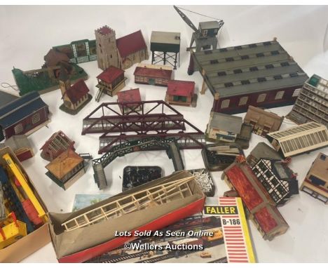 A large collection of built 00 scale buildings, bridges, crane and accessories including Tri-ang Model-Land RML.17 village ch