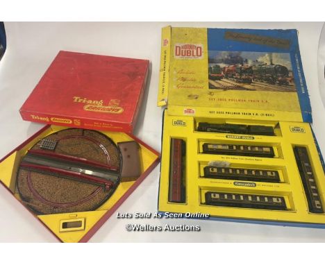 Hornby Dublo 2-rail Pullman train set No. 2035, trains in good condition and a Tri-ang R-45 Turnatable set