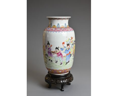 A CHINESE FAMILLE ROSE PORCELAIN LANTERN VASE, REPUBLIC PERIOD. Enamel decorated featuring eight figures and lion dog in gard