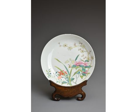 A CHINESE FAMILLE ROSE ENAMELLED PORCELAIN DISH, QING OR REPUBLIC PERIOD. Finely decorated featuring flowering peonies and pr