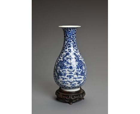 A CHINESE BLUE AND WHITE PORCELAIN, LATE QING DYNASTY. Of pear shape decorated with dragons chasing flaming pearls in cartouc