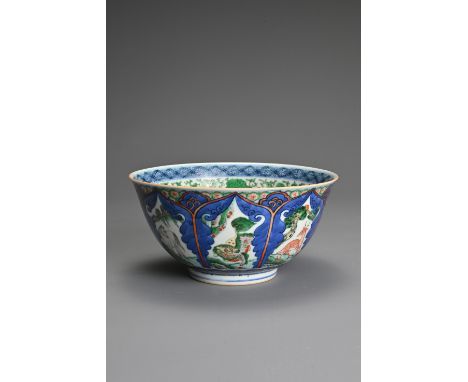 A CHINESE FAMILLE VERTE AND UNDERGLAZE BLUE BOWL, WANLI MARK. Decorated to the exterior with eight auspicious animals in land