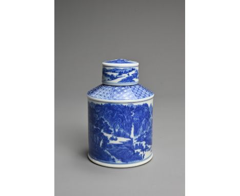 A CHINESE BLUE AND WHITE PORCELAIN TEA CADDY, 20TH CENTURY. Finely decorated with a landscape scene in underglaze blue, with 