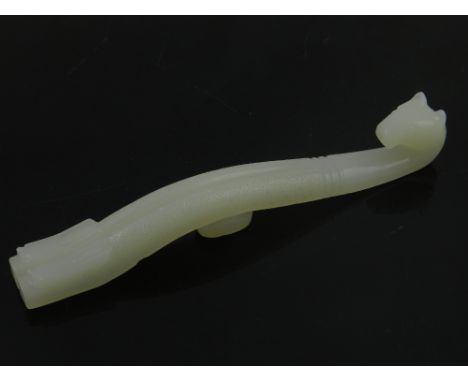 A Chinese white hardstone belt buckle, having leopard head finial 