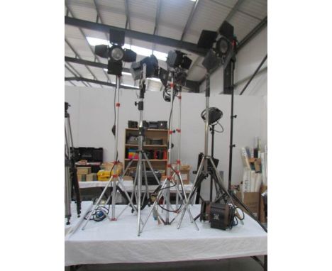 6 tripods with lights, 2 other tripods and a light