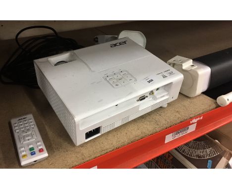 An Acer projector and screen [NO RESERVE]