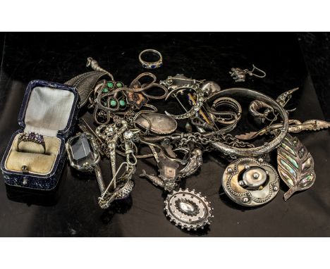 Collection of Vintage Jewellery Items, some silver, comprising a silver bangle, a silver crystal and pearl set bow, a silver 