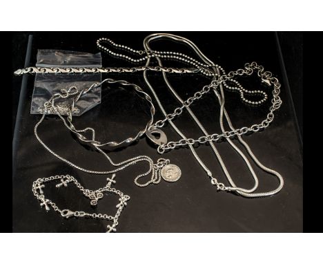 A Good Collection of Vintage Sterling Silver Jewellery, comprising necklaces, bracelets, etc.  Nine items in total.  Total we