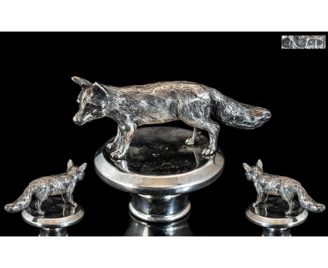 Superb Quality Figural Sterling Silver Walking Stick Top In the Form of a Large Fox. Hallmark London 1981. 3 Inches - 7.5 cms