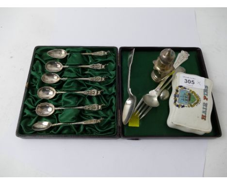 Set of six white metal llama topped spoons in case, silver spoon, weight +/- 19 grams, three pieces of plated cutlery, silver