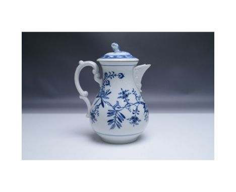A fine Carl Teichert Meissen porcelain coffee pot featuring the classic Blue Onion design, a timeless pattern of delicate blu