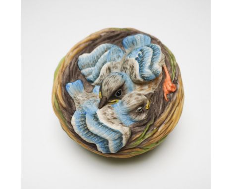 This Bossons Baby Buntings figurine, model 400-10, features an intricately hand-painted depiction of baby bluebirds nestled i