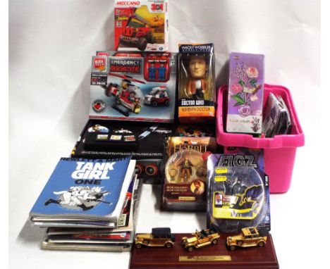 Games and comics, Nintendo DS with four games, Animal Life Africa, Animal Paradise, Art Academy and Bratz, Bilbo Baggins figu