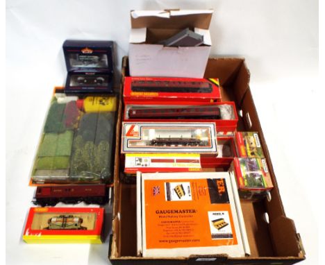 Collection of 00 gauge model railway rolling stock and accessories, mostly boxed, Hornby composite coaches, Bachmann wagons, 