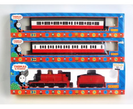 Hornby 00 gauge boxed locomotive, Thomas &amp; Friends, James the red engine and two James composite coaches