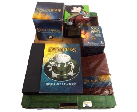 Selection of boxed Lord Of The Rings collectables, mirror mug and plate set, Prancing pony mug, colour change glass etc