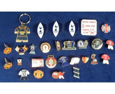 Football badges etc, a collection of 28 badges, cufflinks, keyrings etc 1960's onwards inc. enamel badges for Manchester Utd 