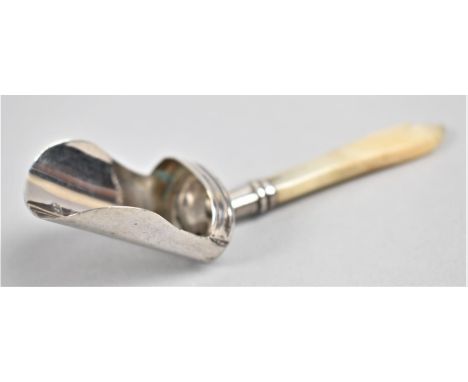 A Silver Tea Caddy Shovel with Mother of Pearl Handle, Birmingham 1885, 11cm Long 