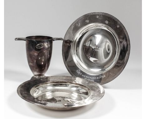 A pair of Elizabeth II silver armada dishes, 8ins diameter, by Carr's of Sheffield Ltd, Sheffield 2000, (with presentation in