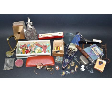 A silver mounted horn hafted magnifying glass;  a cased four piece scissors set, a Mabie Todd Swan Visofil black fountain pen
