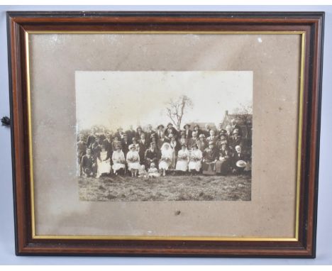 A Framed Vintage Photograph of a Wedding Party, 29x22cm 