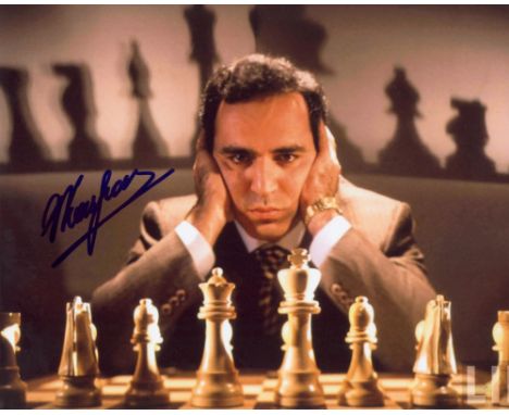 KASPAROV GARRY: (1963- ) Russian Chess Grandmaster, World Champion 1985-2000. Signed 10 x 8 colour photograph by Kasparov, th