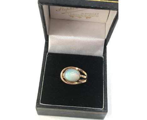 14ct gold opal ring weight 3.3g, box not included 