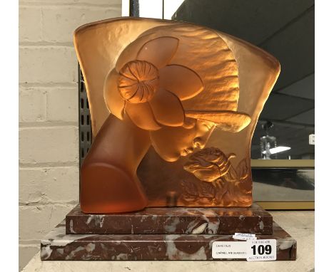 CARNELIAN GLASS FIGURAL RELIEF LAMP ON MARBLE BASE -24CM