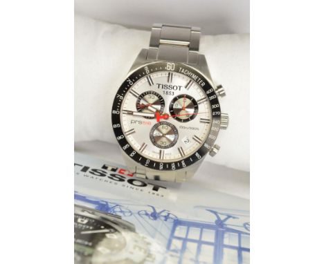 A GENT'S TISSOT PRS 516 QUARTZ CHRONOGRAPH WRISTWATCH, baton markers to a silvered dial with black ringed chronograph dials s