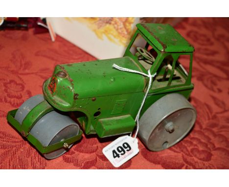 AN UNBOXED TRI-ANG MINIC TINPLATE CLOCKWORK AVELING BARFORD ROAD ROLLER, playworn condition but appear complete, with key (ma