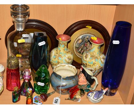 A SMALL GROUP OF CERAMICS AND GLASSWARE, to include Crown Devon lustrine Fieldings bowl/vase decorated with lizards and drago