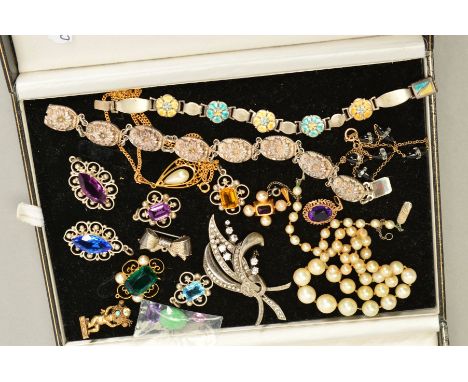 A SELECTION OF JEWELLERY, to include a 9ct gold amethyst pendant, approximate weight 2.3 grams, with 9ct hallmark, a silver e