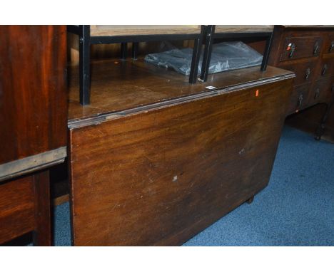 A GEORGIAN MAHOGANY GATE LEG TABLE (The content of this lot comes from The Abbots Bromley School)