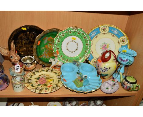 A SMALL GROUP OF CERAMICS AND GLASS, to include Pendelfin Rabbit (paint flaked), a Carltonware 'Verte Royale' plate, small gl