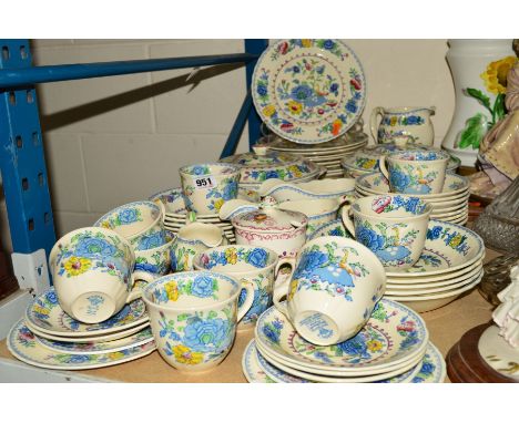 MASONS 'REGENCY' PART DINNER AND TEA SERVICE, including two tureens, two gravy boats, seven breakfast plates, six dinner plat