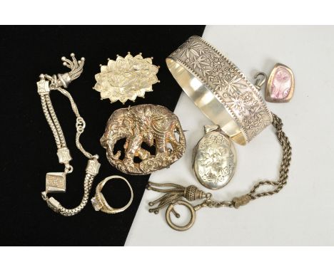 A SELECTION OF SILVER AND WHITE METAL JEWELLERY, to include a late Victorian silver brooch, a purple enamel pendant, an oval 