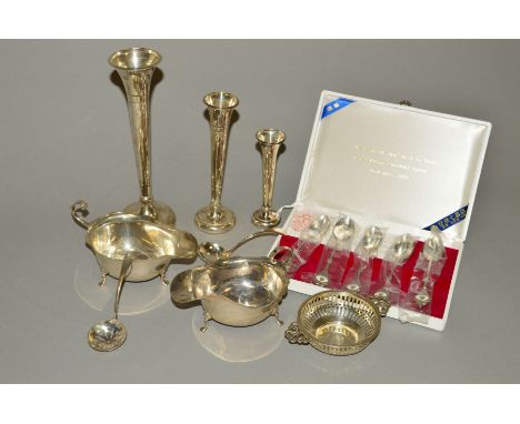 A PARCEL OF SILVER, comprising a matched pair of sauce boats, Chester 1921 and Birmingham 1909, a graduated set of three bud 