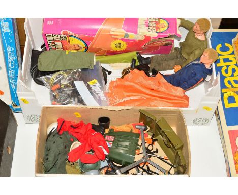 A QUANTITY OF UNBOXED AND ASSORTED ACTION MAN FIGURES, CLOTHING AND ACCESSORIES, to include Red Devil Parachutist, Special Op