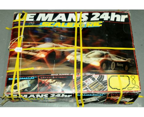 Scalextric - a boxed C742 Le Mans Racing Set. Condition is Good (unchecked for completeness) in Poor to Fair box. (1)
