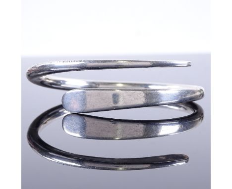 PEDER PEDERSEN - a Danish sterling silver modernist heavy gauge bangle, internal length 68mm, internal height 58mm, 72.3gGood