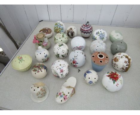 Collection of ceramic Pot Pourri pots 