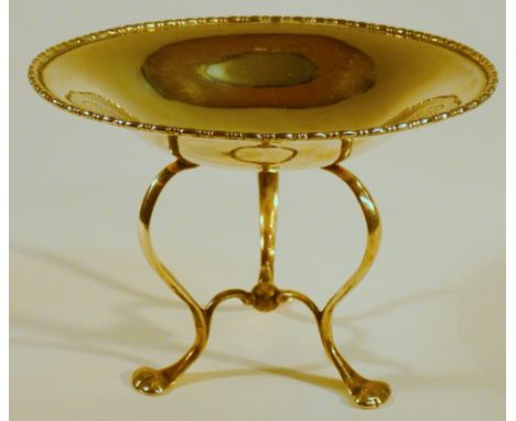 EDWARDIAN SILVER CIRCULAR SWEETMEAT STAND WITH A DECORATED RIM, ON THREE CABRIOLE LEGS, PAW FEET, BY WILLIAM HAIR HASELER, BI