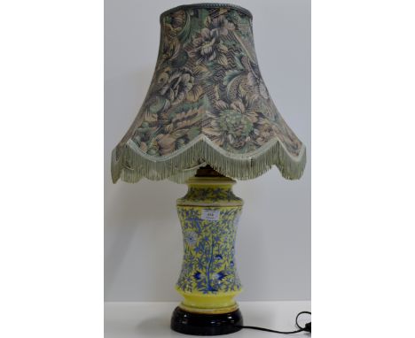 13" VICTORIAN YELLOW ENAMELLED GLASS CONVERTED LAMP ON STAND WITH SHADE, BY HINKS & SONS     