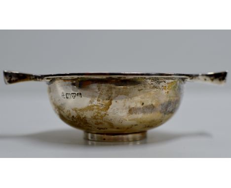 4¾" OLD STERLING SILVER QUAICH - CHESTER ASSAY MARKS &amp; MAKER MARK FOR GEORGE NATHAN &amp; RIDLEY HAYES, DATE LETTER INDIS