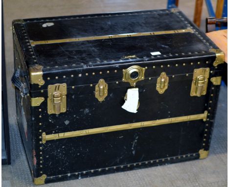 VINTAGE TRAVEL TRUNK     