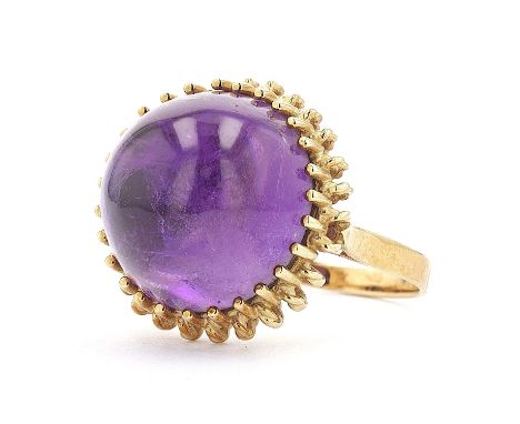 Ring mit einem Amethyst-CabochonMaterial: 585 Gelbgold Edelsteine: 1 Amethyst-CabochonGröße: 57, 18,1 mmDurchmesser: Ringkopf