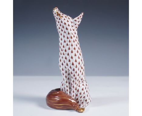 Herend porcelain figurine depicting a sitting fox, hand-painted in the brand’s signature fishnet pattern, and chocolate brown