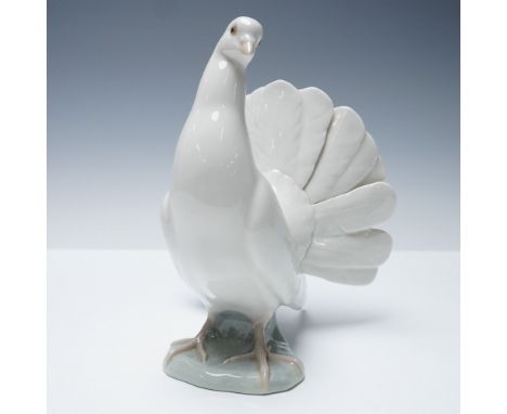 Gracefully composed, this Lladro porcelain figurine titled Dove (No. 1001016) showcases the elegant posture of a proud white 