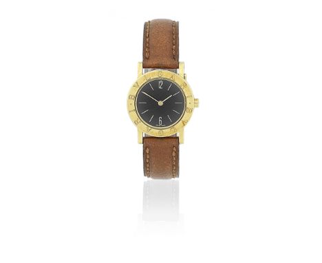 Bulgari. A lady's 18K gold quartz wristwatchReference: BB 26 GLDate: Circa 1990Movement: 7-jewel Cal.956.032 quartzDial: Blac